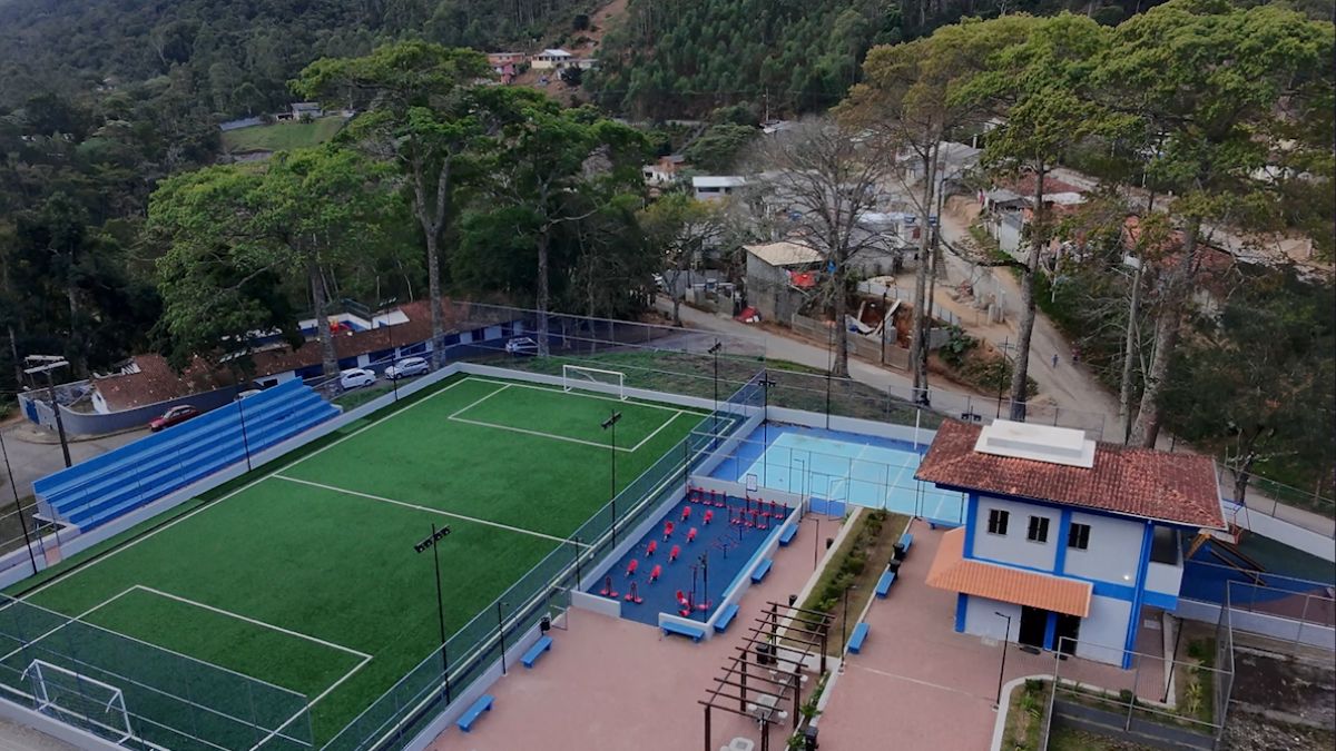 Prefeitura entrega títulos de propriedade a 44 famílias da Granja Spinelli