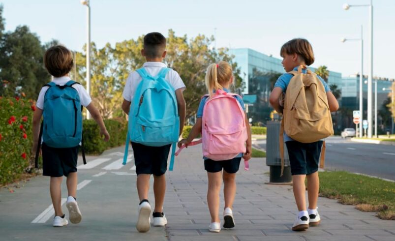 Mochila escolar: adaptação gradual é mais importante que o peso, explica especialista