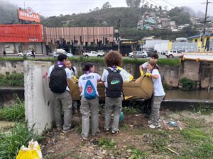 Águas de Nova Friburgo retira 742 quilos de resíduos do Rio Bengalas
