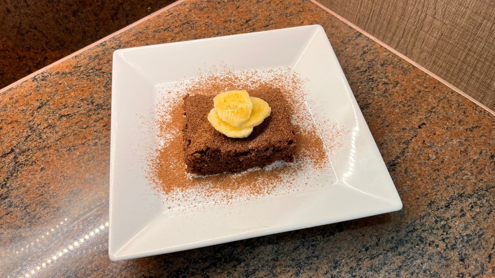 Brownie Fudgy de Banana, Chocolate e Paçoca: uma sobremesa irresistível e fácil de fazer