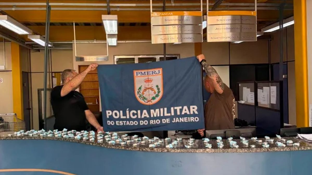 Polícia prende dois foragidos e apreende drogas em Friburgo