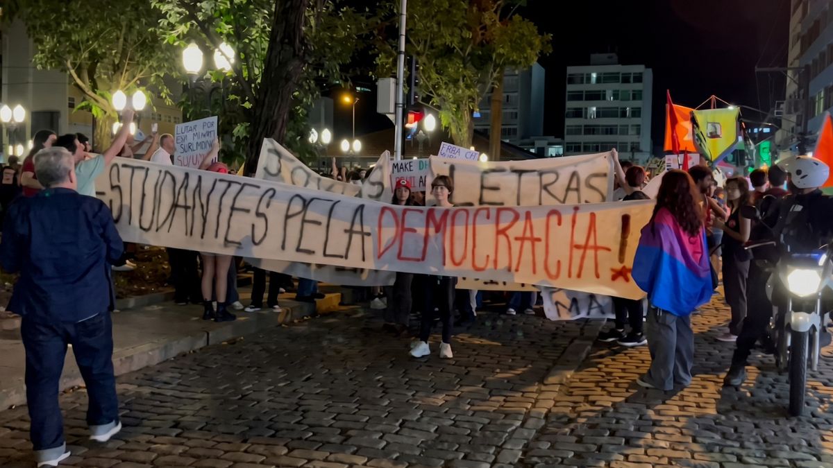Manifestações em Nova Friburgo e Bom Jardim têm atos pró-Lula e pró-Flávio Bolsonaro