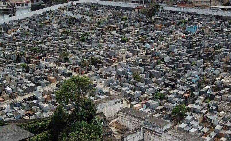 Cemitérios de Friburgo recebem manutenção para o Dia de Finados Cemitérios de Friburgo recebem manutenção para o Dia de Finados